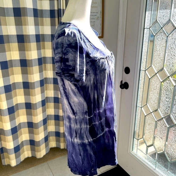 Charlotte Russe:Women Blue Tie Dyed shirted front loose fit top.  Size L  NWT - Picture 4 of 10